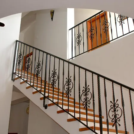 Tamaris Hidden Gem Near ヴィラ ヤドリヤ